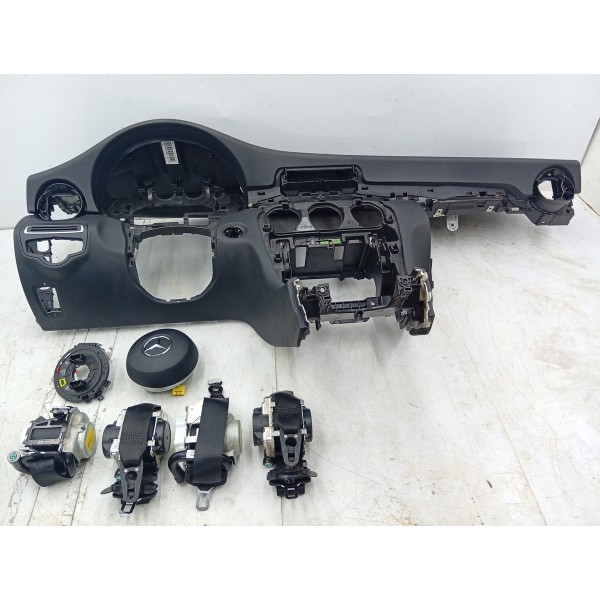 Kit Painel Tabelier Mercedes C180 C200 C30017/19