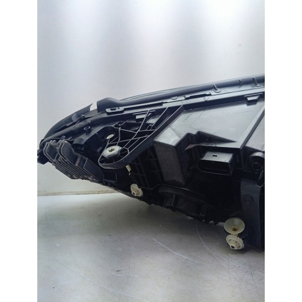Farol Esquerdo Mercedes C180 15/19 A2058260900
