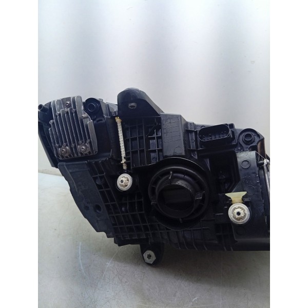 Farol Esquerdo Mercedes C180 15/19 A2058260900