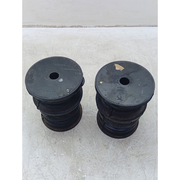 Coxim Carroceria Mercedes C180 15/19 Amarelo Amarelo