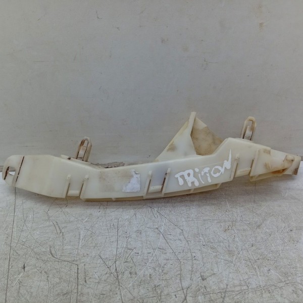 Guia Parachoque Dianteiro Direito Triton/pajeiro 21/24 1t2h