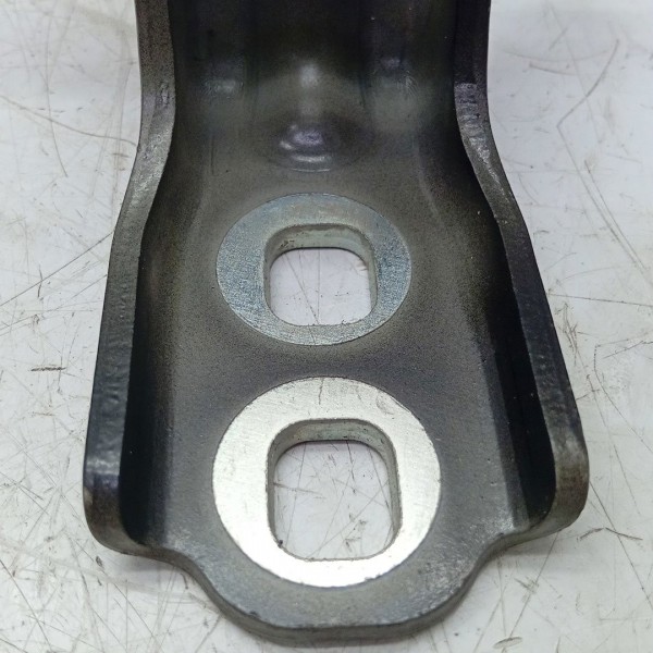 Dobradiça De Porta Dianteira Esquerda Chevrolet Onix 2022