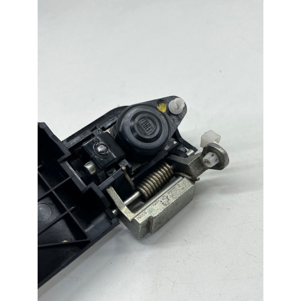 Maçaneta Dianteira Esquerda Fiat Mobi 2017 A 2024