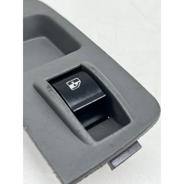 Botão Vidro Dianteiro Direito Siena Attractiv2 2013 A 2017