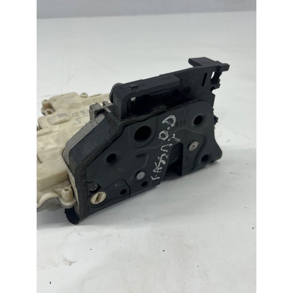 Fechadura Porta Dianteira Direita Vw Passat 2011 2012