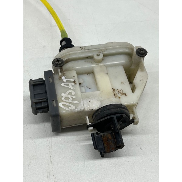 Trava Vácuo Tras Dir Volkswagen Passat 2000