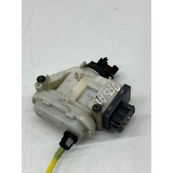 Trava Vácuo Tras Dir Volkswagen Passat 2000