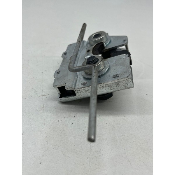 Fechadura Trava Encosto Banco Traseiro Gm Onix 2013 A 2019