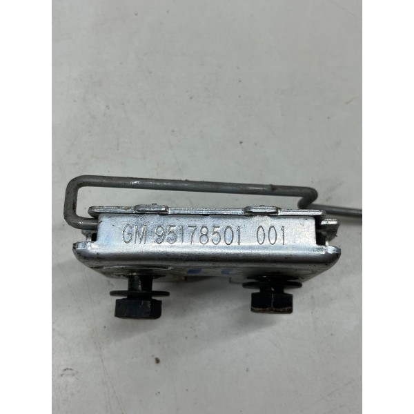 Fechadura Trava Encosto Banco Traseiro Gm Onix 2013 A 2019