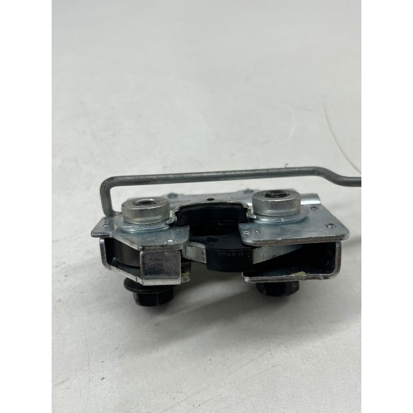 Fechadura Trava Encosto Banco Traseiro Gm Onix 2013 A 2019