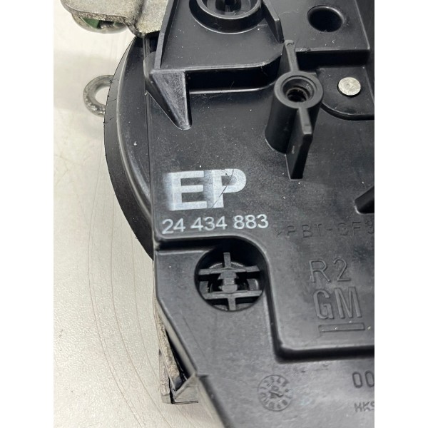 Fechadur Dianteira Chevrolet Corsa 2002 A 2012