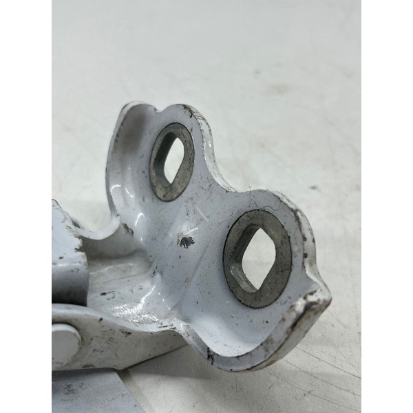 Dobradiça Porta Tras. Direita Chevrolet Onix 2020 2023