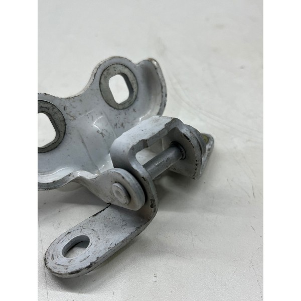 Dobradiça Porta Dianteira Direita Chevrolet Tracker 2021