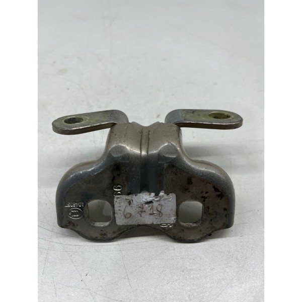 Dobradiça Traseira Dir.  Chevrolet Tracker 2020 A 2023