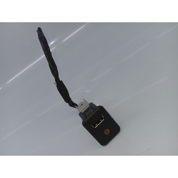 Conector Usb Auxiliar Chevrolet Cobalt 2012 A 2016