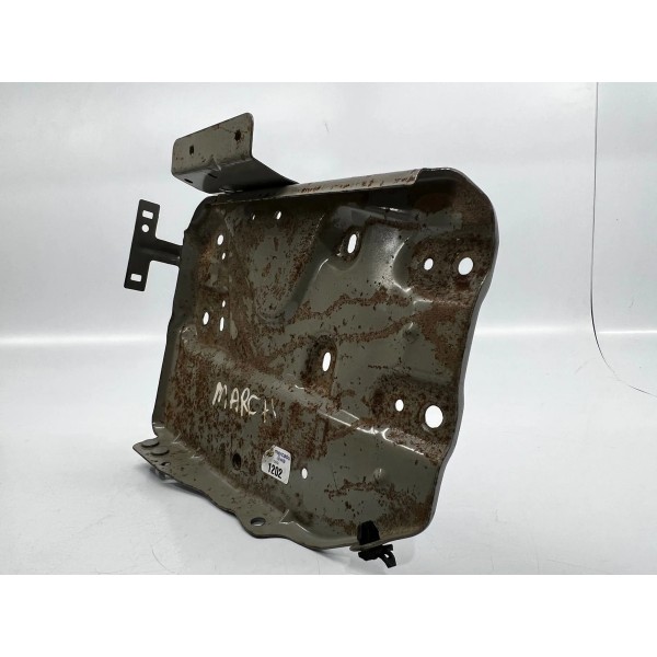 Suporte Base Moldura Bateria Nissan March 2011