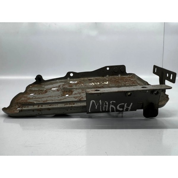 Suporte Base Moldura Bateria Nissan March 2011