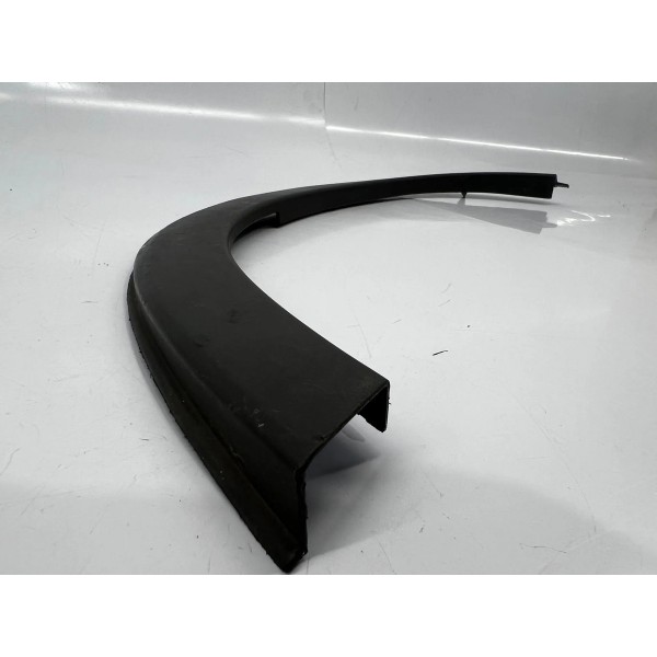 Moldura Paralama Tras. Esqu. Chevrolet Tracker 2014 A 2016