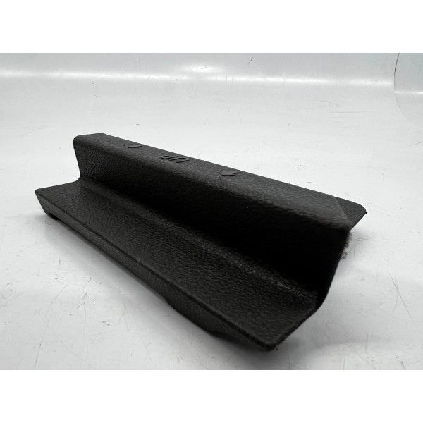 Acabamento Lateral P. Malas Dir Volkswagen Golf 2014 A 2019