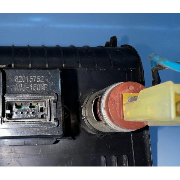 Moldura Central Painel Usb 12v Hyundai Hb20  2012 A 2019